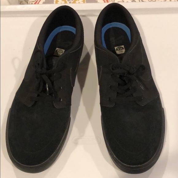 SOLD Men’s Nike Suede size 11.5 like new - Picture 1 of 3